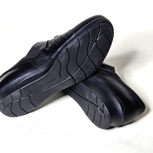 Women's Black Leather Slip-On Shoes. Size 8.5 - Picture 7 of 9